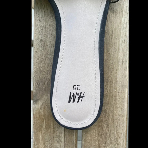 Sandals Black H&M size 7,5 scalloped One band 38 - Picture 2 of 4
